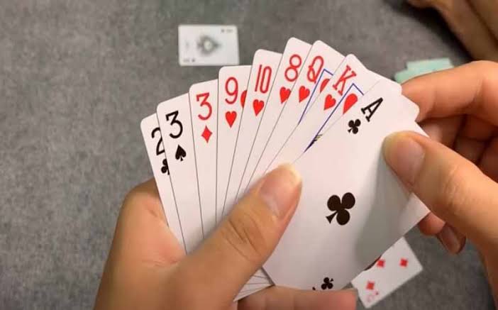 Các Chiến Thuật Áp Dụng Kinh Nghiệm Giữ Phỏm Kín Nhằm Tạo Lợi Thế Bất Ngờ